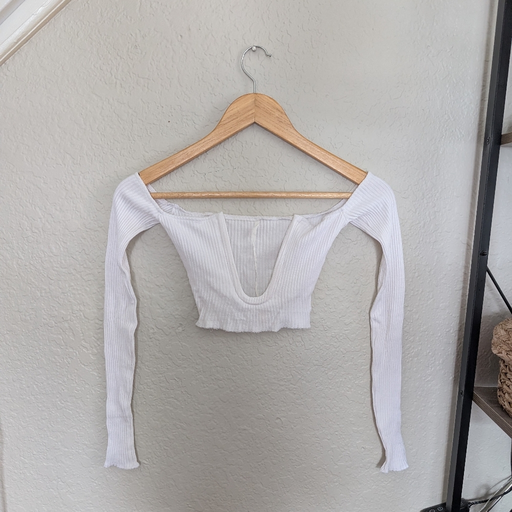 AYAI White Ribbed Off-Shoulder Top